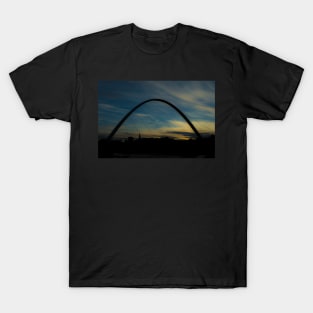 millennium bridge sunset T-Shirt